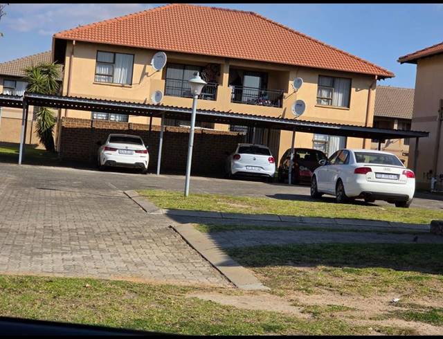 3 BEDROOM TOWNHOUSE FOR SALE IN PARKRAND